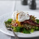 poached egg bacon rosti, poached egg, rosti, cabbage, food